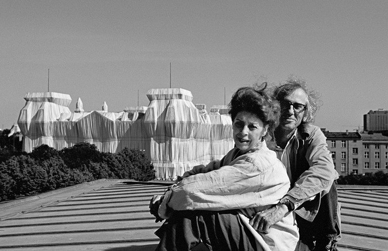 Christo and Jeanne-Claude in front of the Wrapped Reichstag 