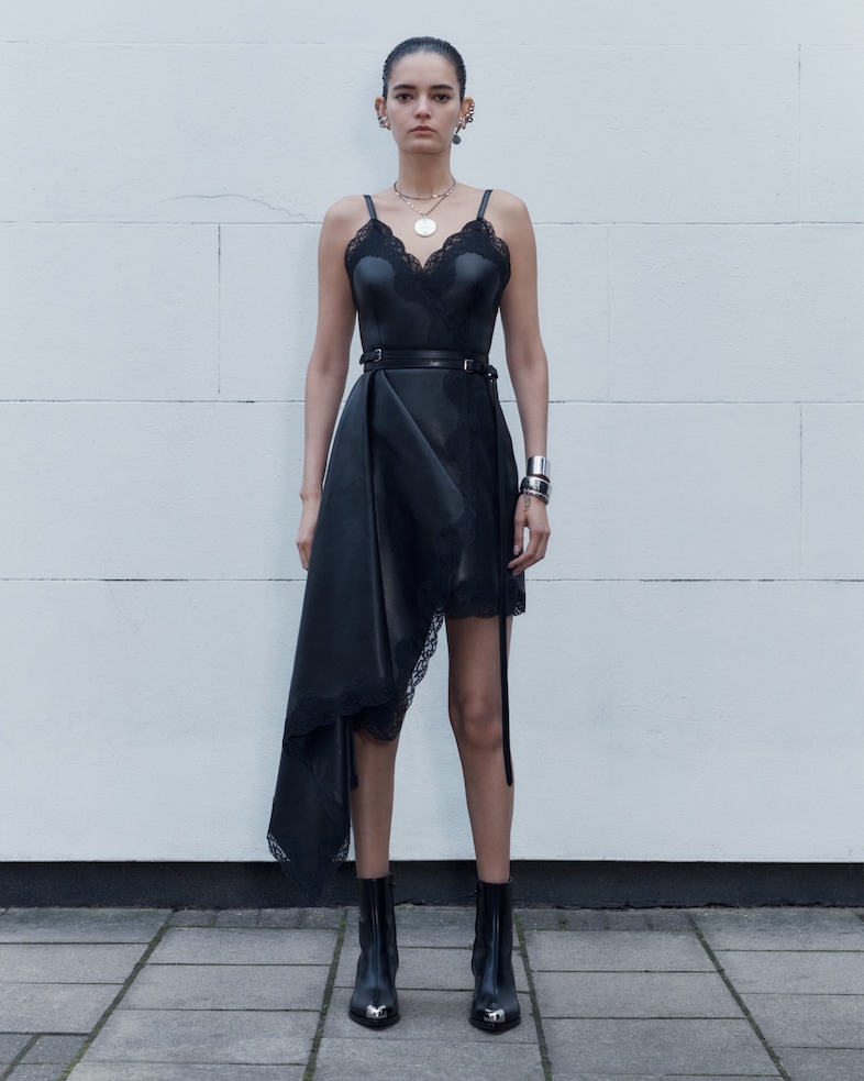 Alexander McQueen Autumn/Winter 2022 pre-collection