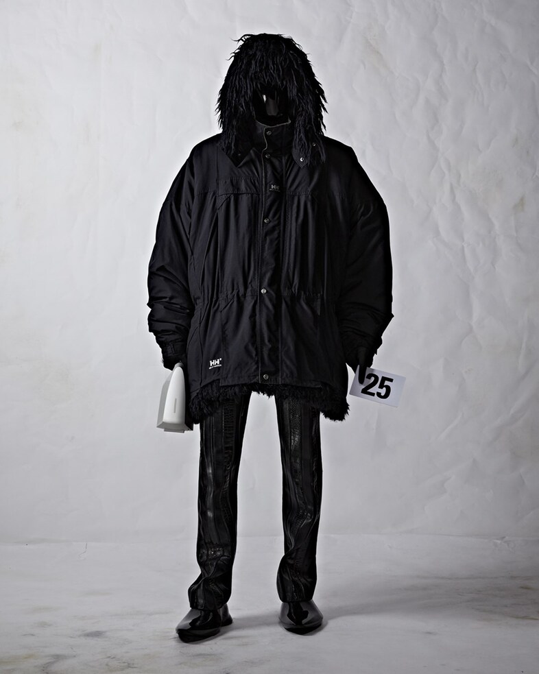 BALENCIAGA 51 COUTURE LOOK 25_BENJAMIN MIGSCH