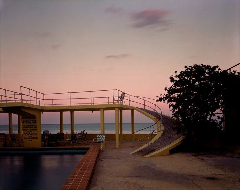 Between the Dog and the Wolf by Joel Meyerowitz