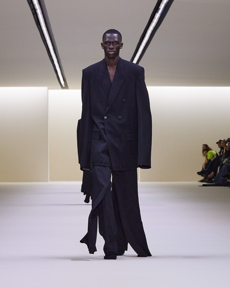 BALENCIAGA WINTER 23 LOOK 2_KHADIM