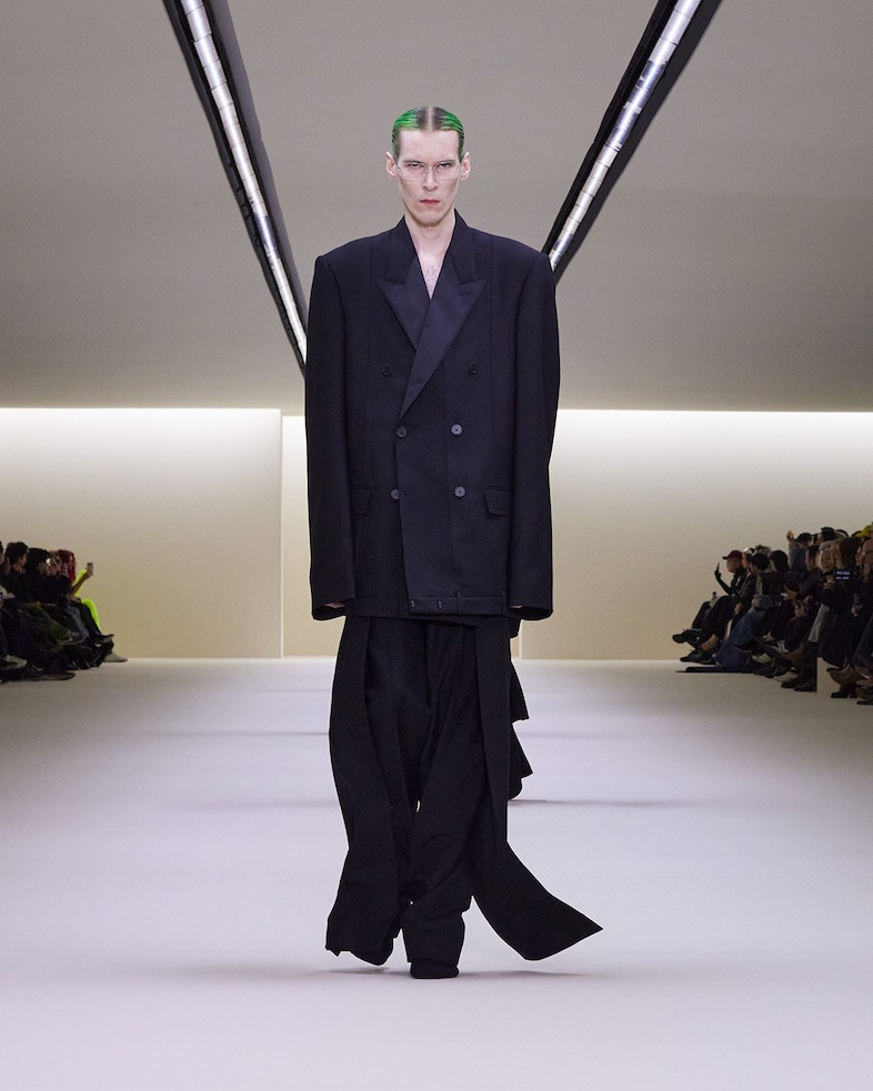 BALENCIAGA WINTER 23 LOOK 4_AKI