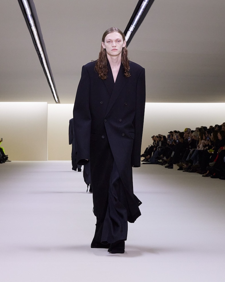 BALENCIAGA WINTER 23 LOOK 6_TURNER