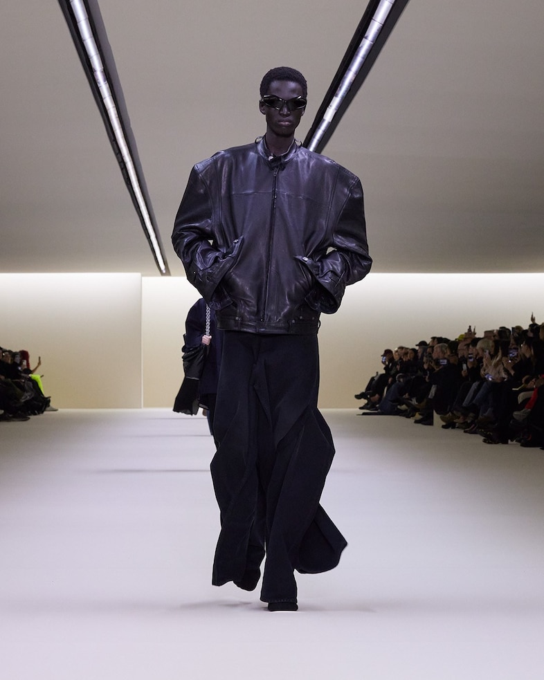 BALENCIAGA WINTER 23 LOOK 14_MAMUOR