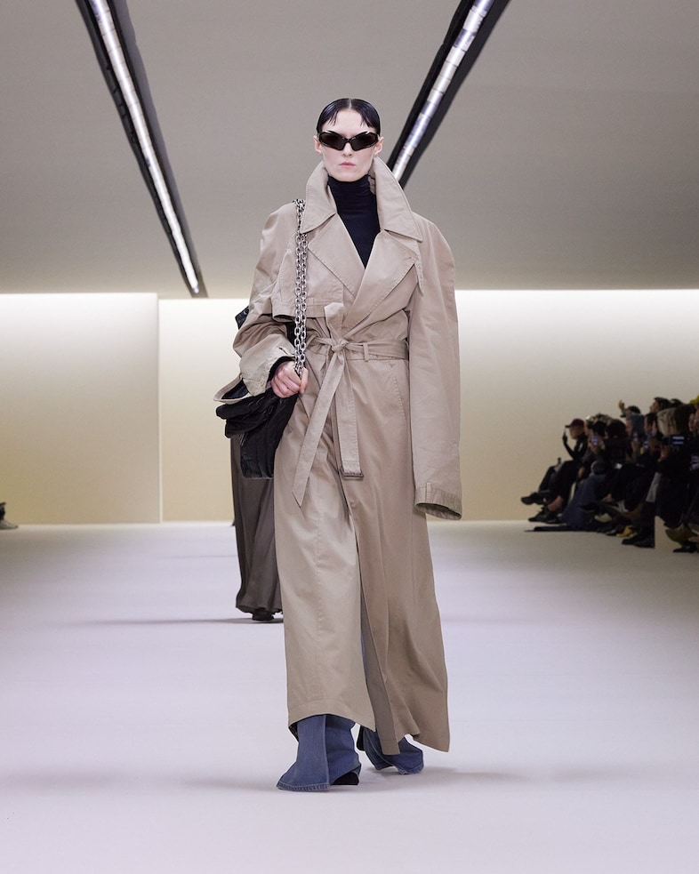 BALENCIAGA WINTER 23 LOOK 18_MIKA