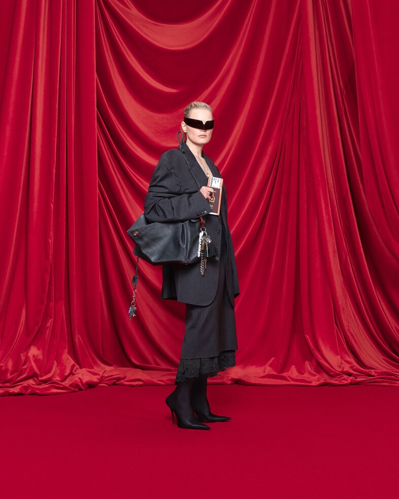 BALENCIAGA SUMMER 24 LOOK 27_GUINEVERE VAN SEENUS