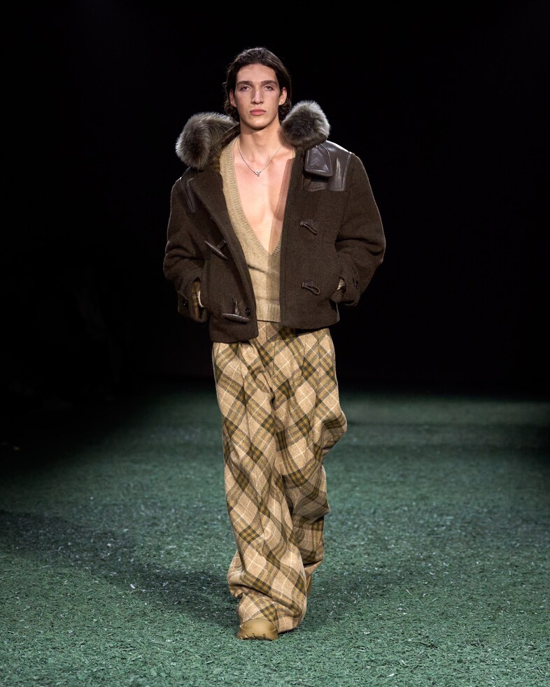 Burberry Winter 2024 Show - Look 7