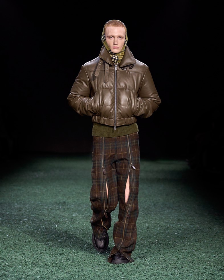 Burberry Autumn Winter 2024 AnOther   444280 