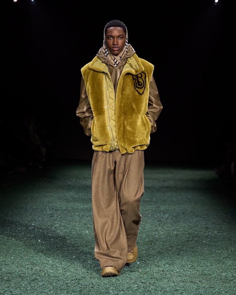 Burberry Winter 2024 Show - Look 19