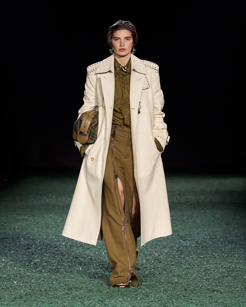 Burberry Autumn Winter 2024 AnOther   444295 