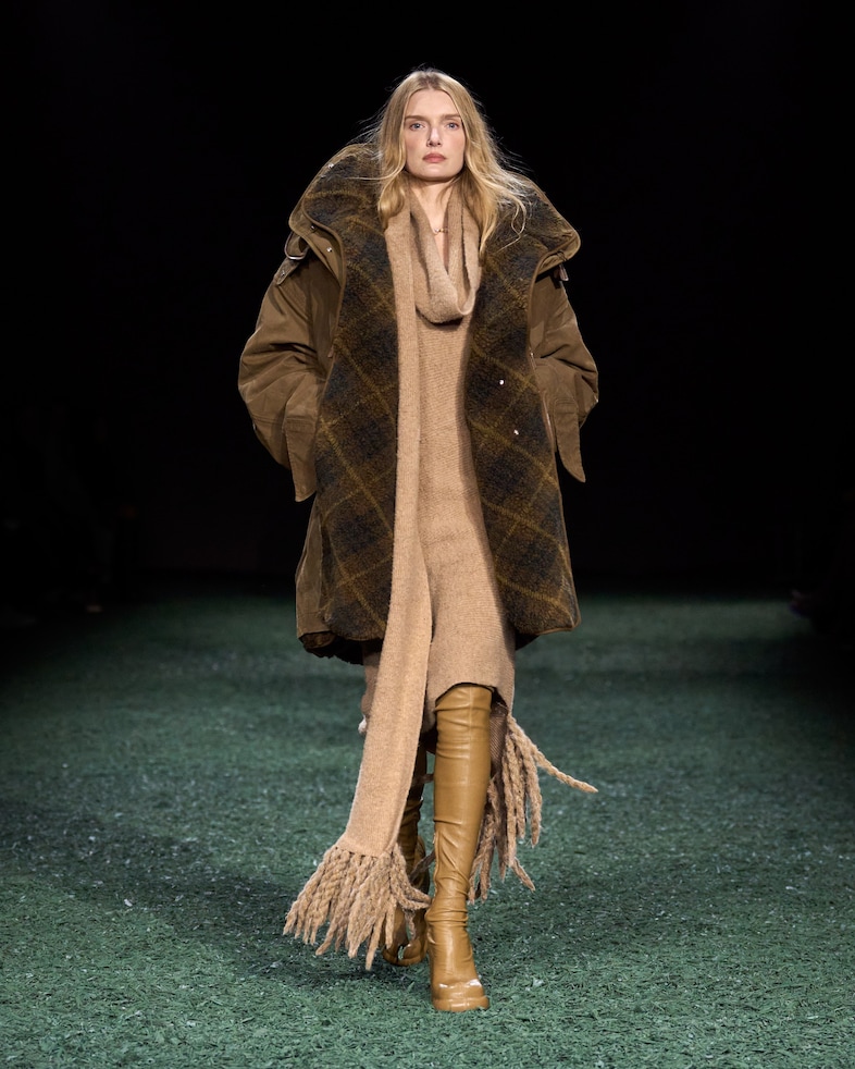 Burberry Winter 2024 Show - Look 27