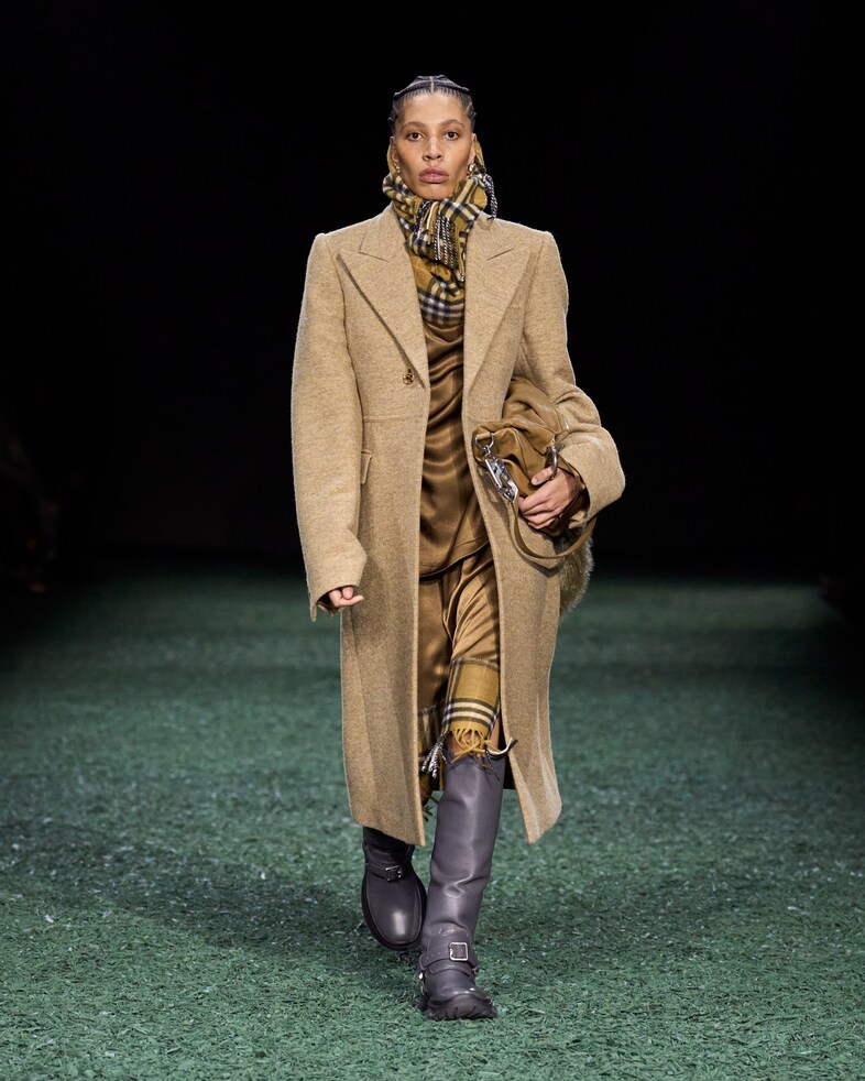 Burberry Winter 2024 Show - Look 32