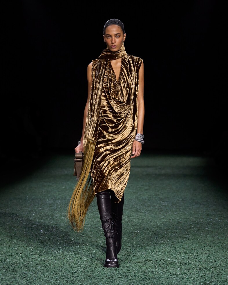 Burberry Winter 2024 Show - Look 49