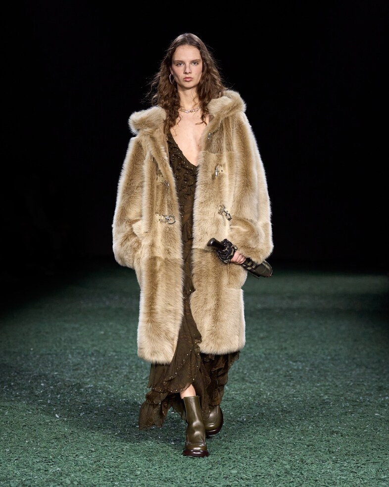 Burberry Winter 2024 Show - Look 53