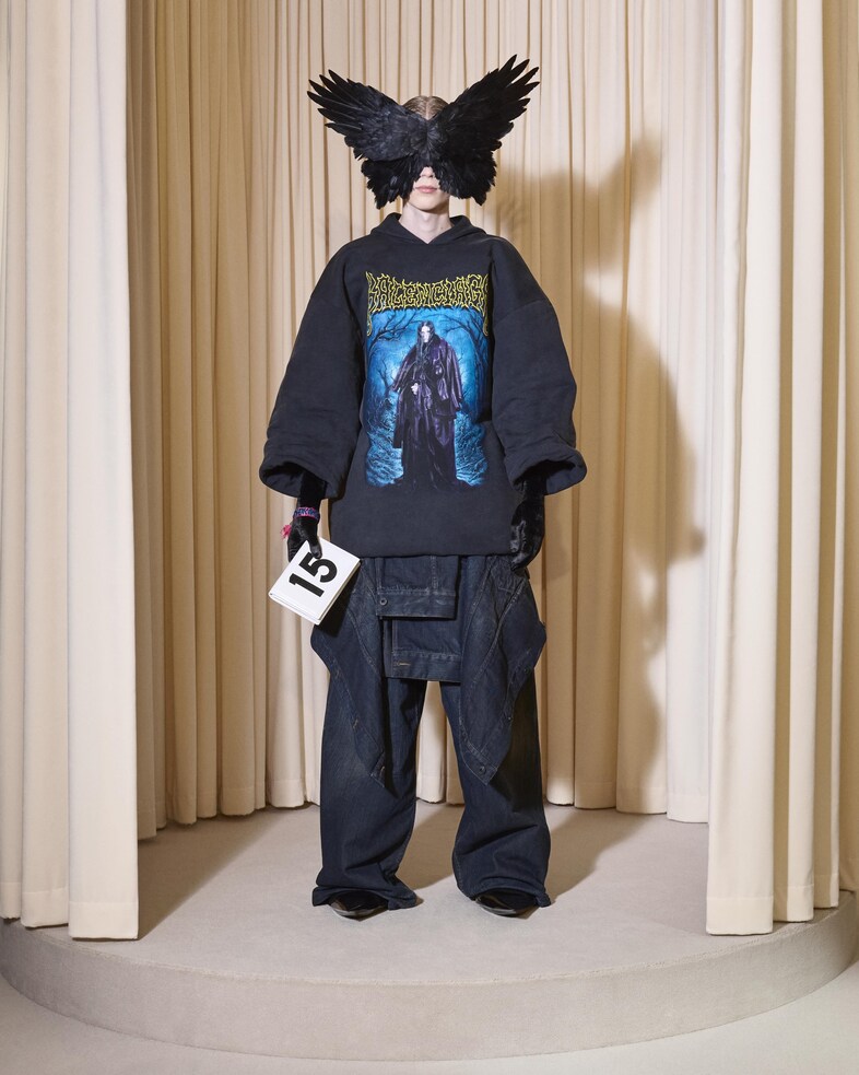BALENCIAGA 53RD COUTURE LOOK 15 FRONT_LAURI