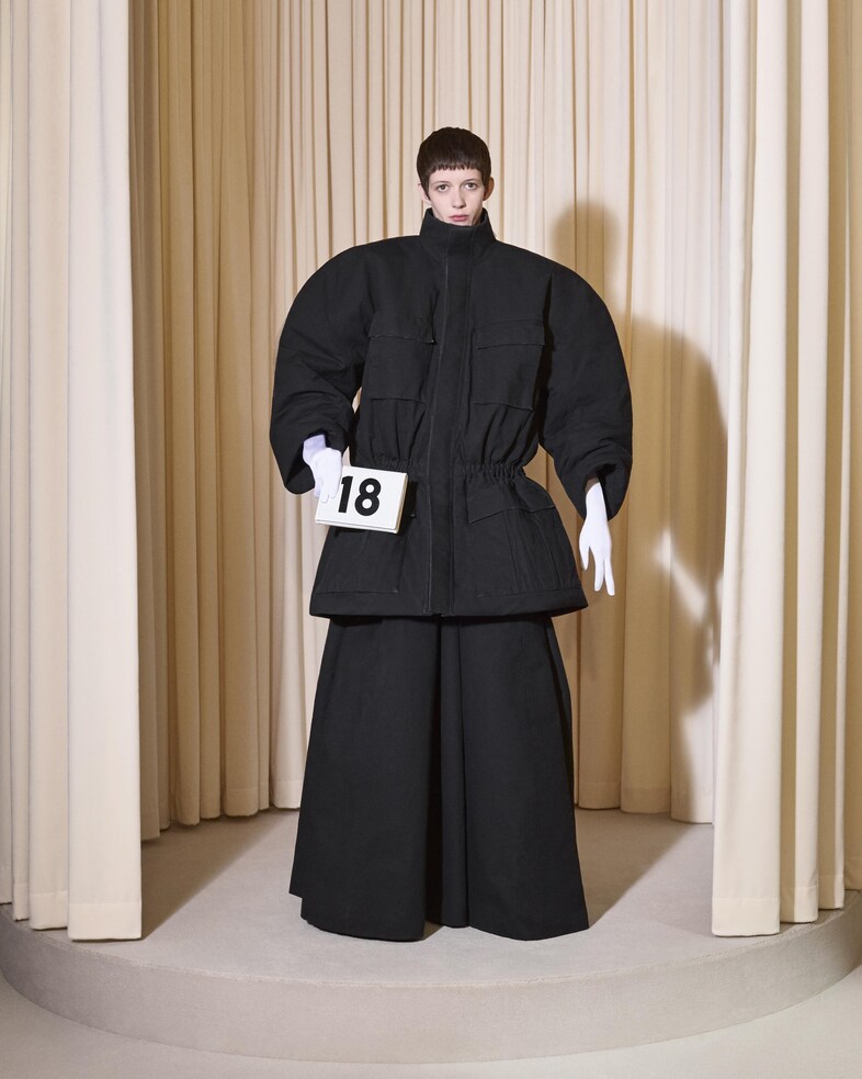 BALENCIAGA 53RD COUTURE LOOK 18 FRONT_ISABEL