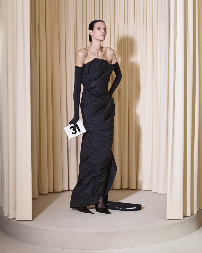 BALENCIAGA 53RD COUTURE LOOK 31 FRONT_ANI
