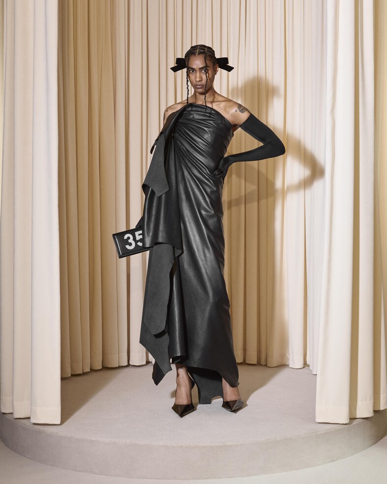BALENCIAGA 53RD COUTURE LOOK 35 FRONT_SIMONE