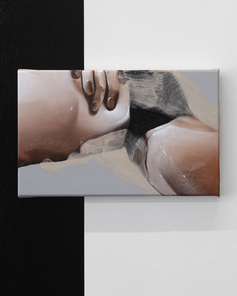 Obsidian Upset at Des Bains Elsa Rouy Lucia Farrow 