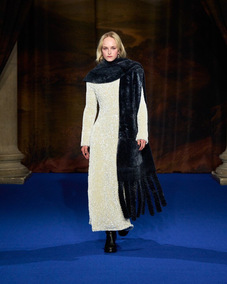 Burberry Winter 2025 Show - Look 17