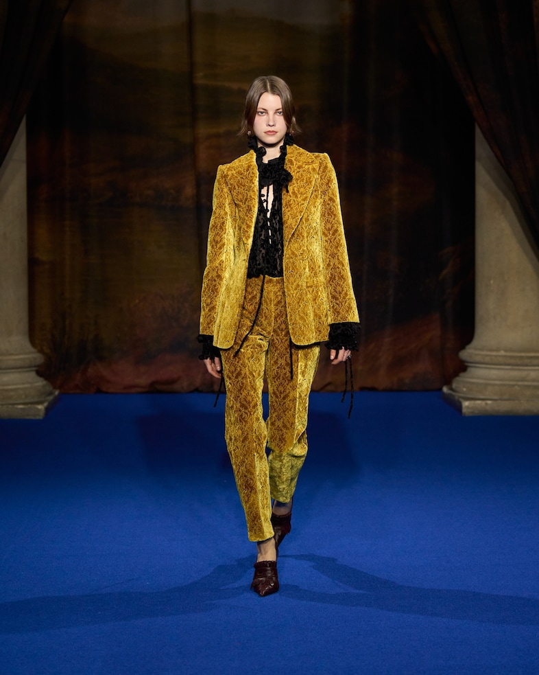 Burberry Winter 2025 Show - Look 32