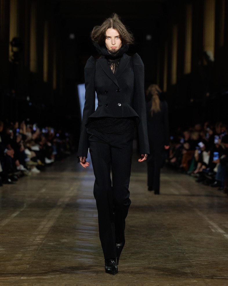 McQueen_AW25_Look_02