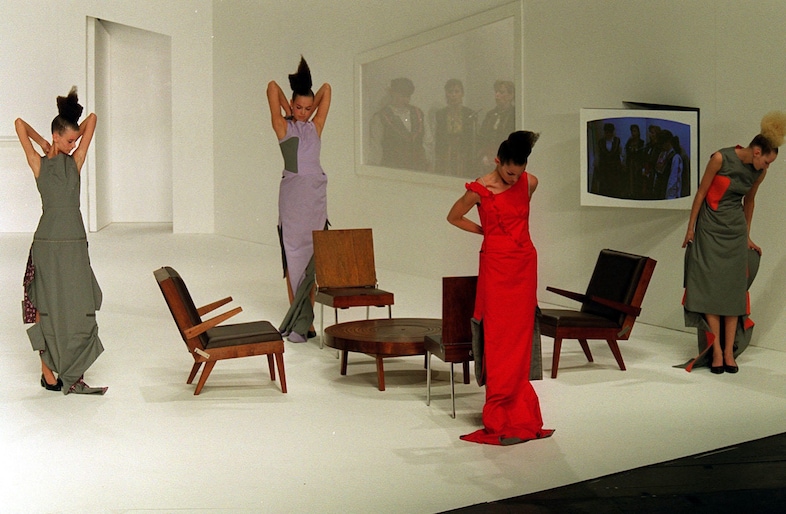 Hussein Chalayan, Ready-to-Wear A/W00/01 (Afterwords) 