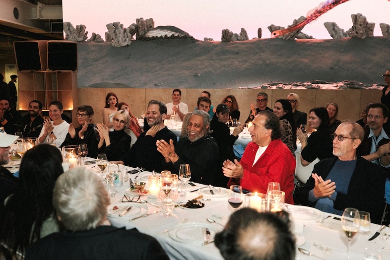 Dentro de una cena que celebra el cambio de paradigma de Jefferson Hack
