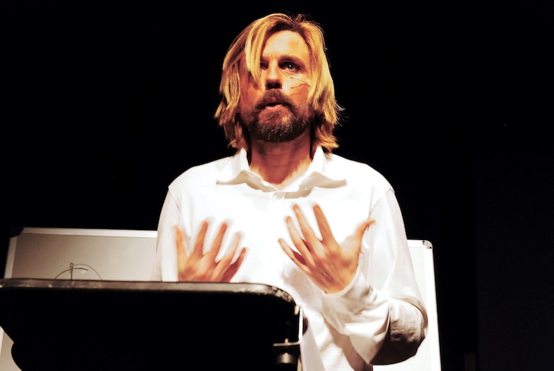 En de stad stond stil in haar helderheid door Mark Leckey