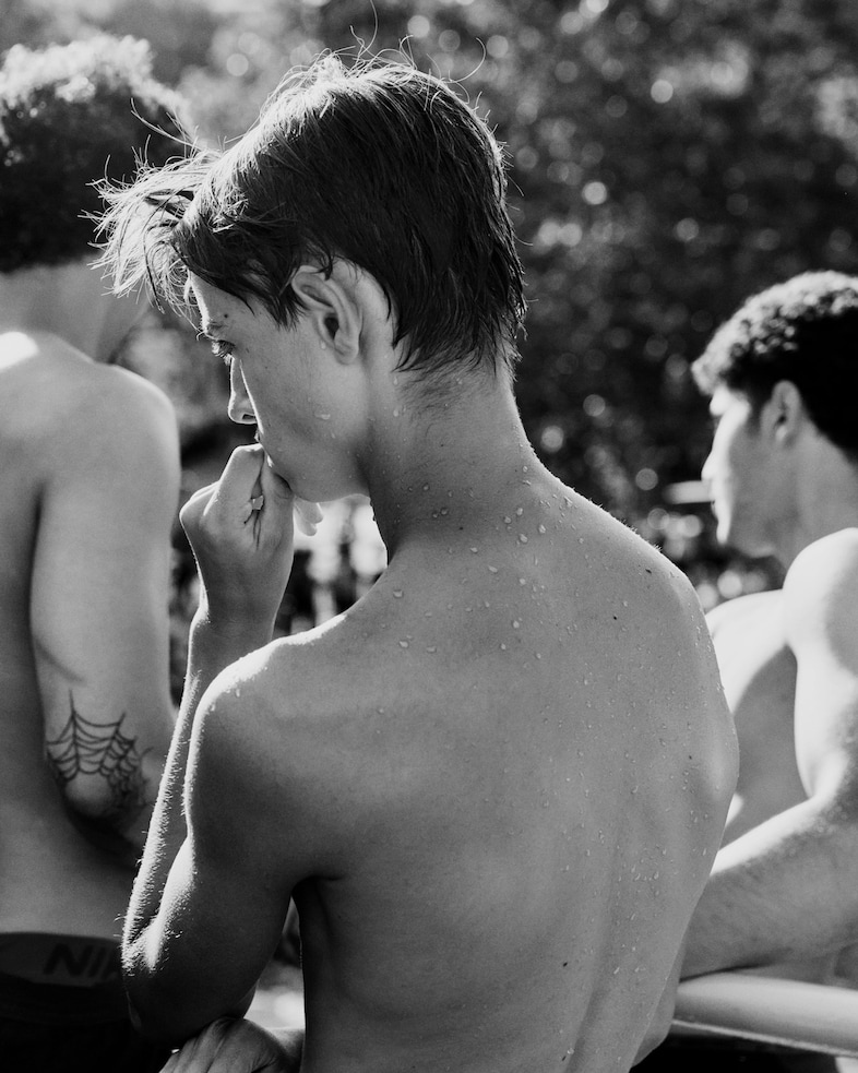 Canal Divers by José Cuevas