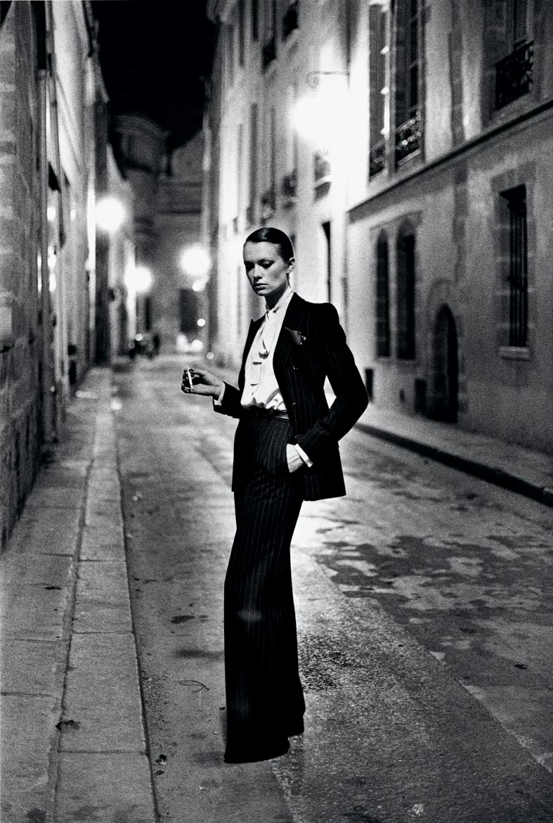 4_Helmut Newton, French Vogue, Rue Aubriot, Paris 