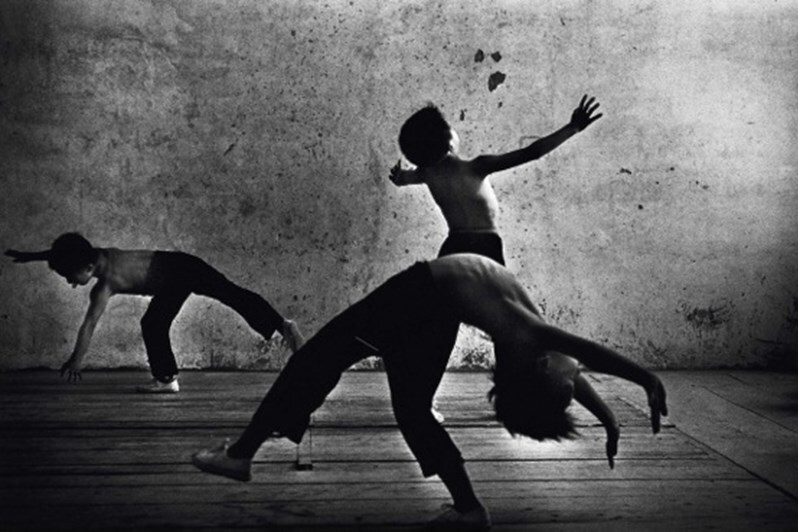 Young Acrobats from Wuqiao, China 2007, by Tomasz Gudzowaty