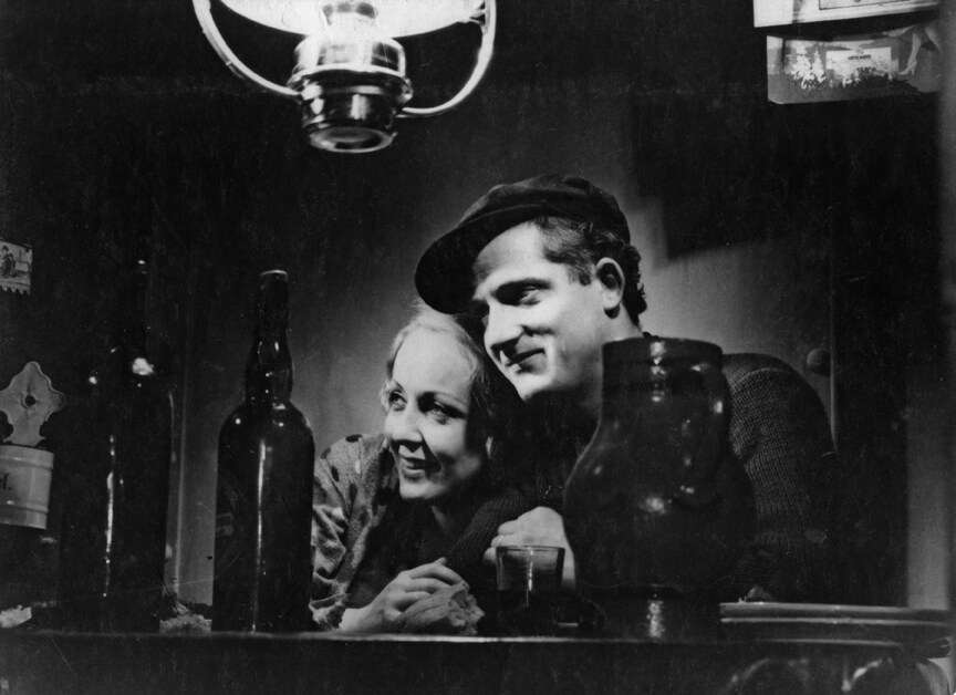 Dita Parlo and Jean Dast&#233; in L&#39;Atalante, 1934