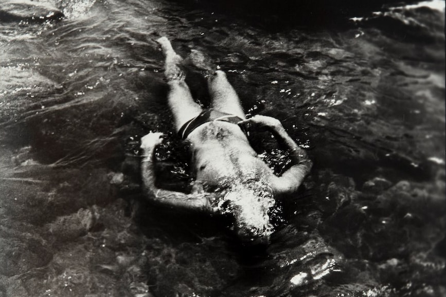 洋書 ANDY WARHOL PHOTOGRAPHY These Unseen Pictures Show A Different Side to Andy Warhol's
