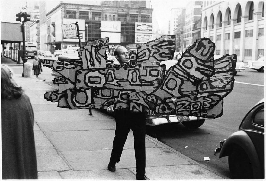 Claes Oldenburg carrying Street Sign (1960) to the Reuben Ga