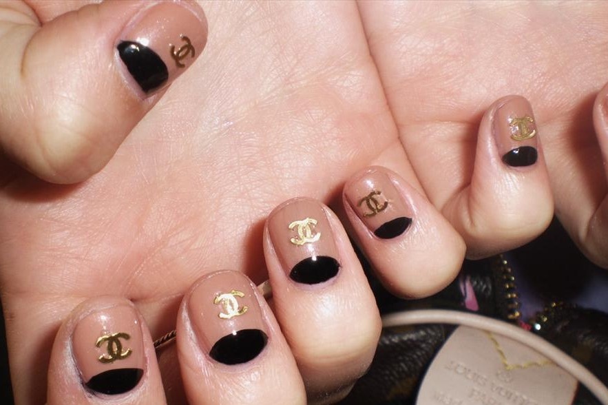 gold chanel nail art