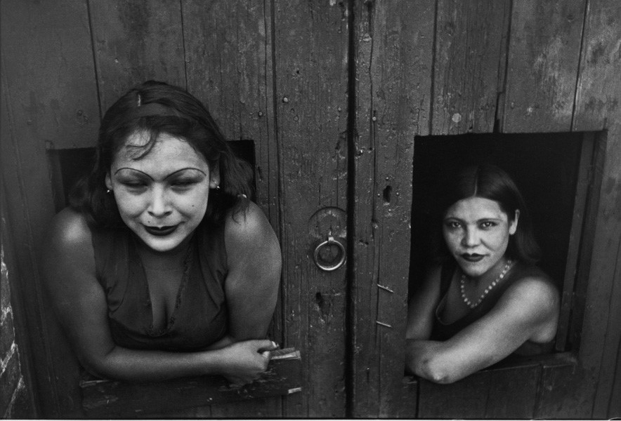 Henri Cartier-Bresson, Calle Cuauhtemoctzin, Mexico City, 19