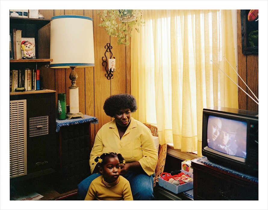 Bobbie Washington braiding her daughter Ayana&#39;s hair, Langto