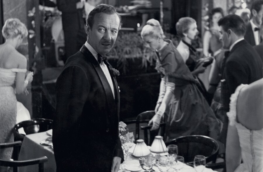 David Niven during the filming of Otto Preminger’s Bonjour t