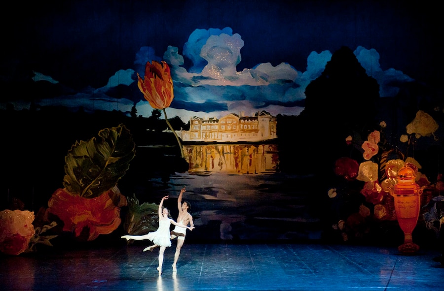 Karen Kilimnik backdrops for Psych&#233;