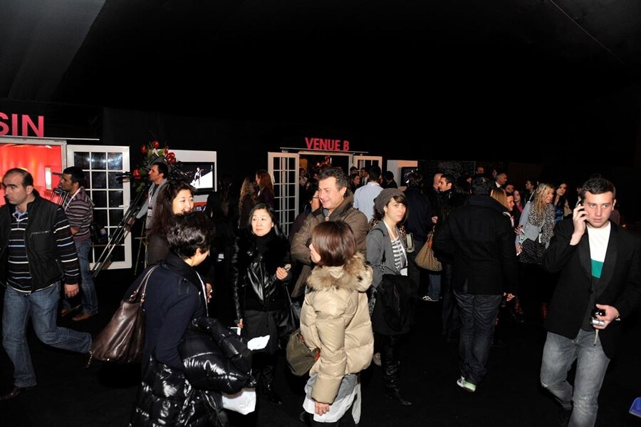 Istanbul Fashion Week crowd