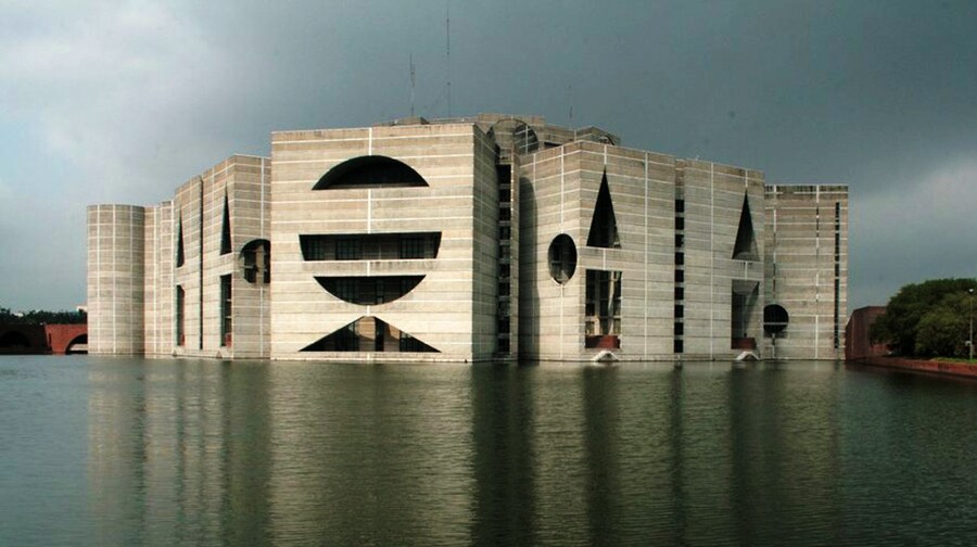 Jatiyo Sangshad Bhaban, Louis I. Kahn, 1982