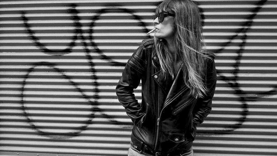 Caroline de Maigret in BLK DNM