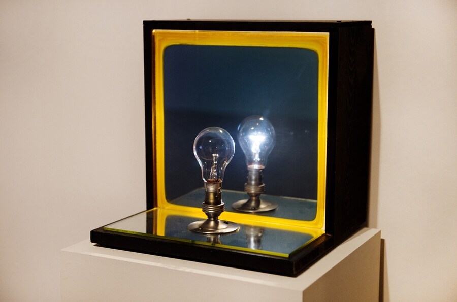 Bill Culbert, Bulb Box Reflection II (1975)
