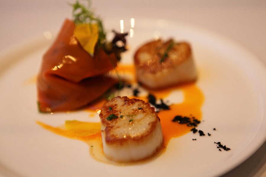 Scallops with betacarotene at Ametsa with Arzak Instruction