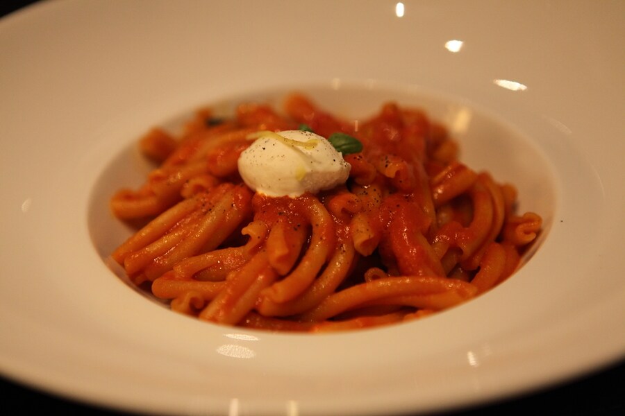 Casarecce with tomato, goat&#39;s cheese and lemon