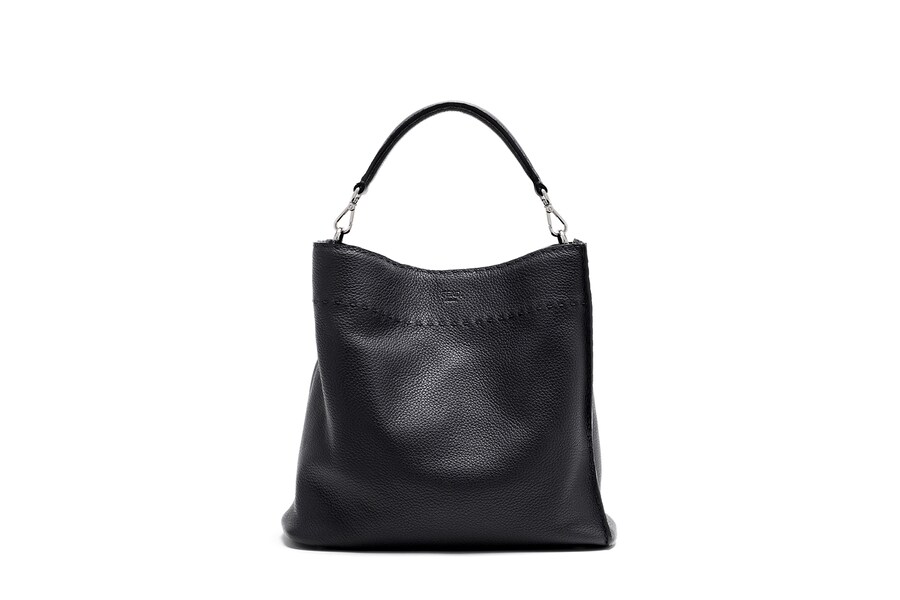 Anna 1322, Black