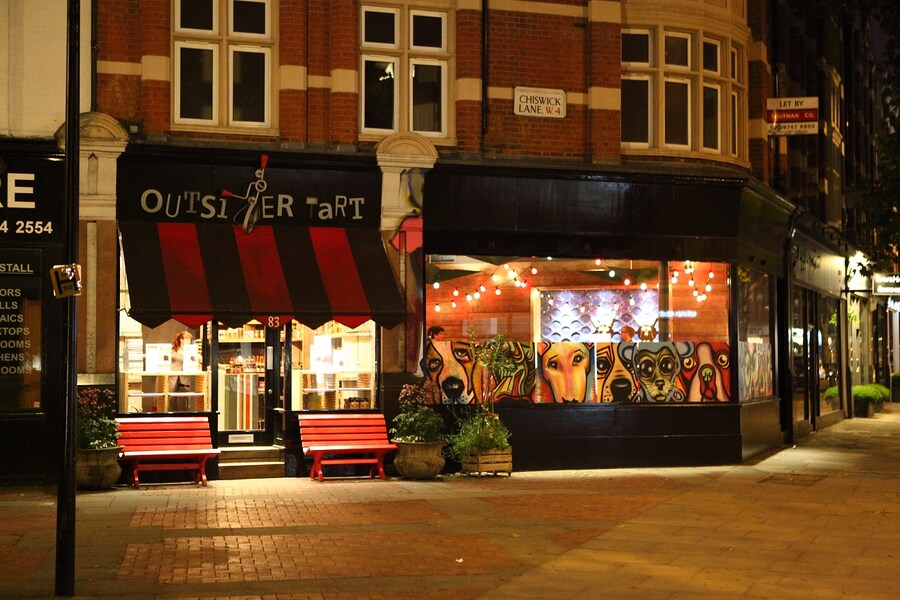 Outsider Tart and Blue Plate