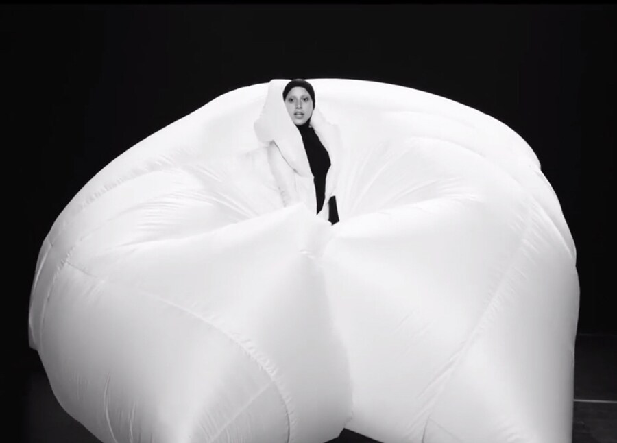 Applause by Lady Gaga, directed by Inez Van Lamsweerde and V