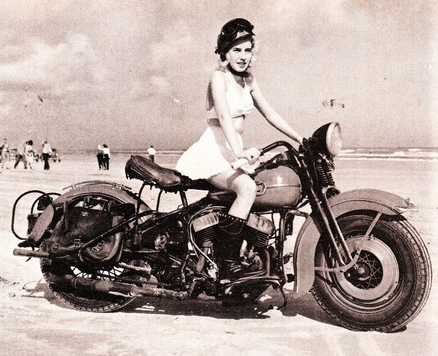 Pin-up biker